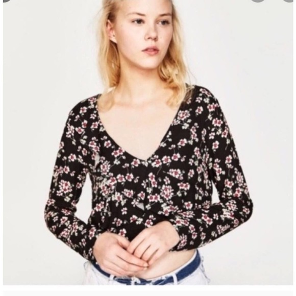 Cute Zara Crop Top XL Cherry Blossom from Zara's Trafaluc Collection Blouse - Picture 3 of 11